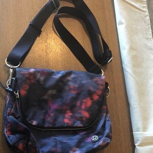 Lululemon commuter bag - navy & red tie-dye